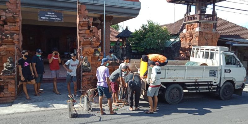 Penyemprotan Disiinfektan di Lingkungan Dusun Tangguntiti