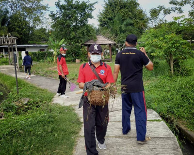 Kegiatan JUMPA BERLIAN (Jumat Pagi Bersih Lingkungan) di areal Jogging Track Desa Budaya Kertalangu