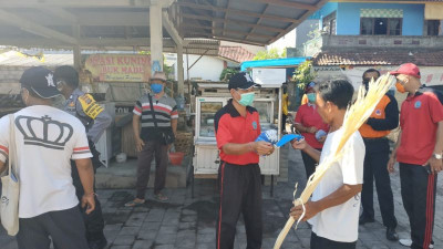 Kunjungan Perbekel dan Tim Satgas Covid19 Desa Kesiman Kertalangu ke Pasar yang berada di wilayah Desa